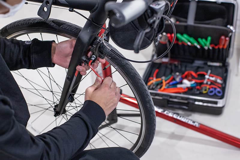 佐渡アウトドアベース バイク組み立て